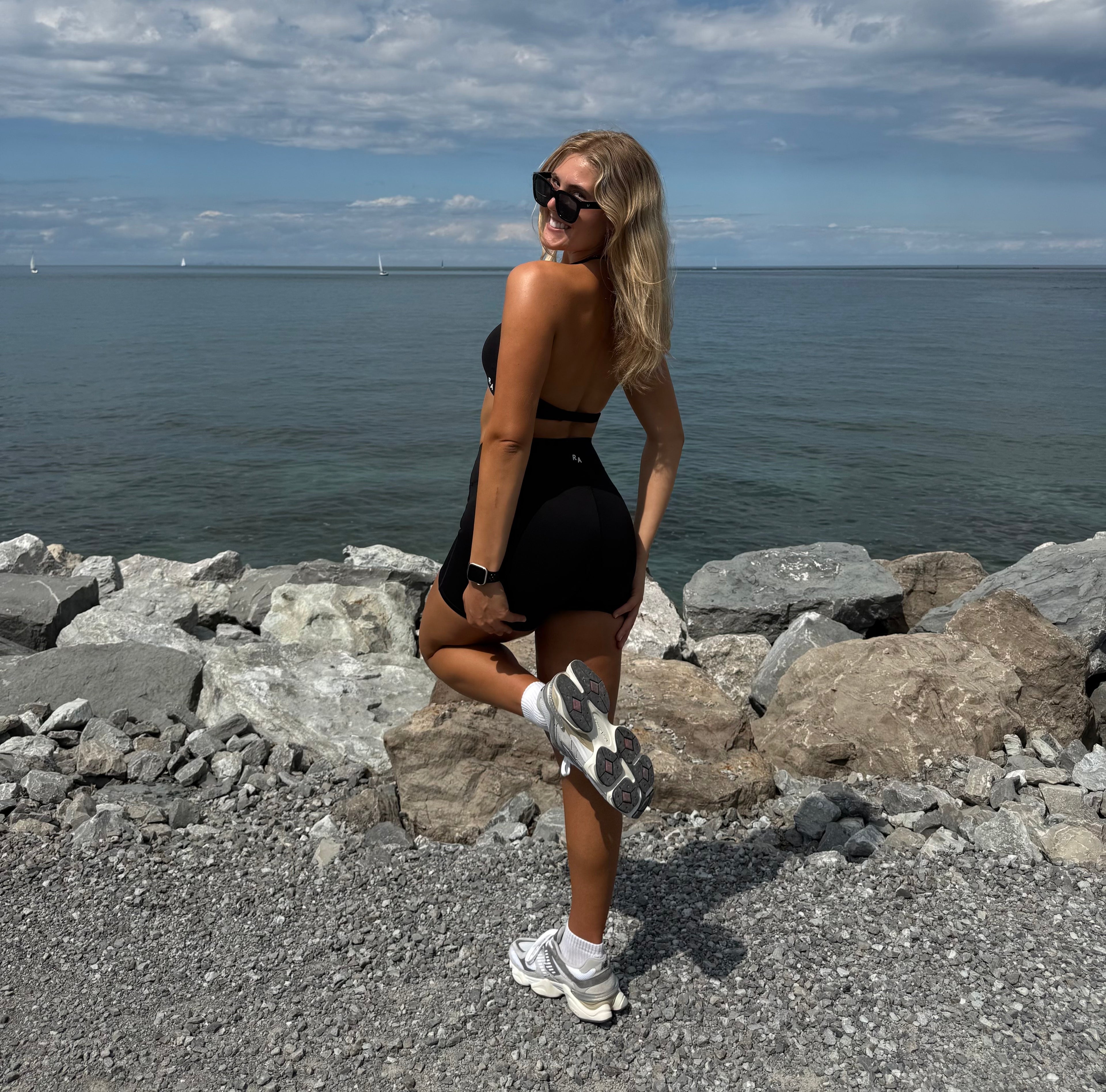 Whisper Short — Black